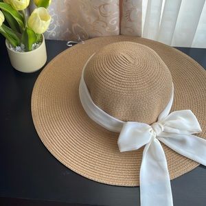 Haute Hippie ☀️👒 straw hat UPF50 with white chiffon Scarf